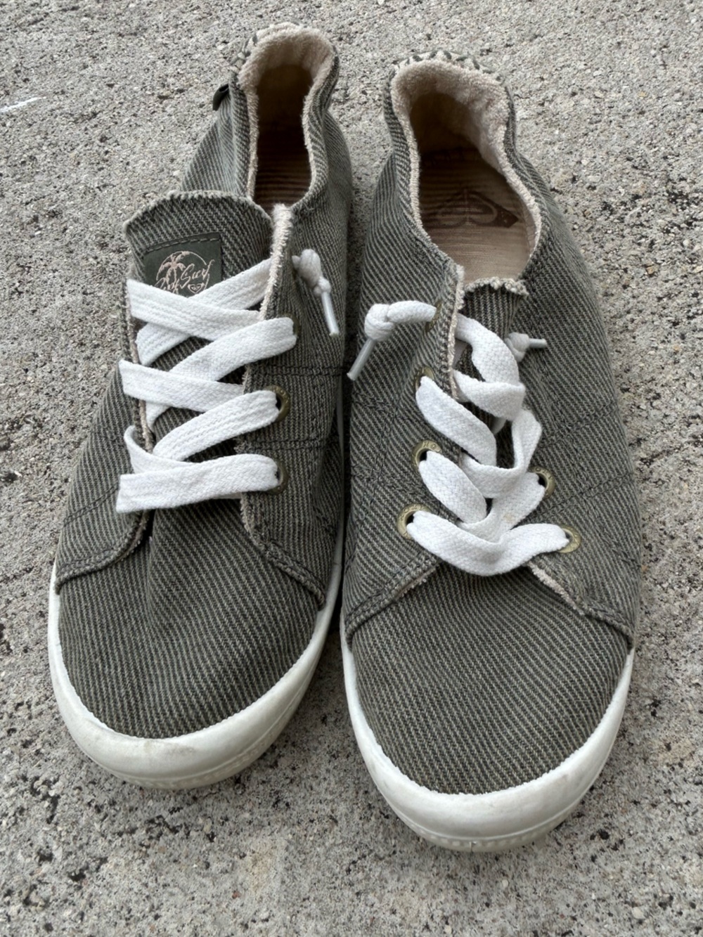 Roxy Women’s 7 canvas pull on sneakers